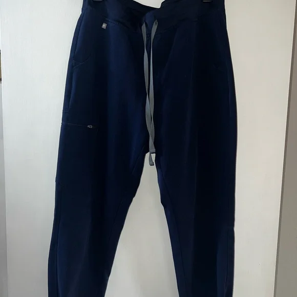 FIGS Black Technical Collection Scrub Pants - Picture 2 of 4